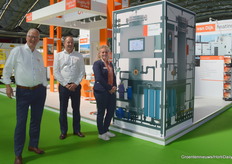 Hans Harting, Mark Hellevoort and Nieka van der Zeeuw next to Sorem, the brand new sodium remover Van Dijk heating presented at GreenTech.